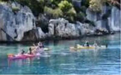 Kekova'da turistler yazdan kalma bir gün yaşadı Kekova'da turistler yazdan kalma bir gün yaşadı