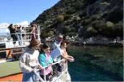 Kekova'da turistler yazdan kalma bir gün yaşadı Kekova'da turistler yazdan kalma bir gün yaşadı