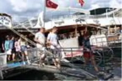 Kekova'da turistler yazdan kalma bir gün yaşadı Kekova'da turistler yazdan kalma bir gün yaşadı