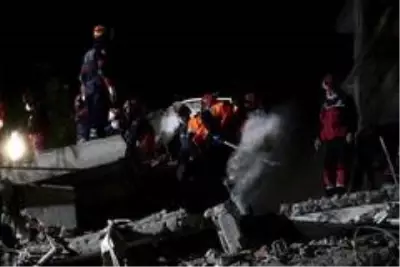 Son dakika haberi... Kurtarma çalışmalarında 33. saate girildi, ekiplerin zamanla yarışı sürüyor