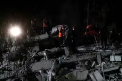 Son dakika haberi... Kurtarma çalışmalarında 33. saate girildi, ekiplerin zamanla yarışı sürüyor
