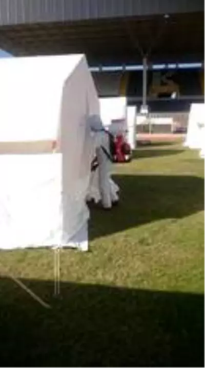 Kuşadası'nda stadyumda çadır kent kuruldu Kuşadası'nda stadyumda çadır kent kuruldu