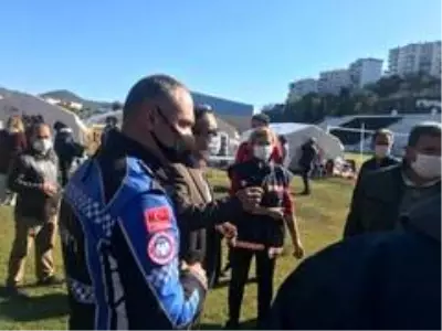 Kuşadası'nda stadyumda çadır kent kuruldu Kuşadası'nda stadyumda çadır kent kuruldu