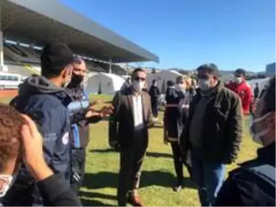 Kuşadası'nda stadyumda çadır kent kuruldu Kuşadası'nda stadyumda çadır kent kuruldu