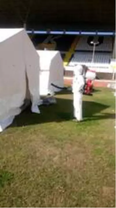 Kuşadası'nda stadyumda çadır kent kuruldu Kuşadası'nda stadyumda çadır kent kuruldu