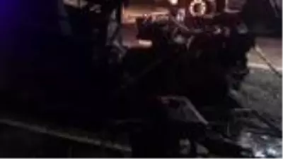 Son dakika! Otomobil traktör römorkuna çarptı: 1 ölü, 2 yaralı