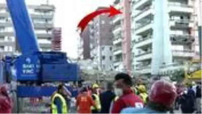 Rıza Bey Apartmanı enkazındaki arama kurtarma çalışmasına, yanındaki binanın çökme tehlikesi nedeniyle ara verildi Rıza Bey Apartmanı enkazındaki arama kurtarma çalışmasına, yanındaki binanın çökme tehlikesi nedeniyle ara verildi