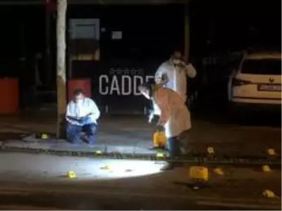 Sakarya'da eğlence mekanı önünde silahlı saldırı: 2 kardeş yaralı Sakarya'da eğlence mekanı önünde silahlı saldırı: 2 kardeş yaralı