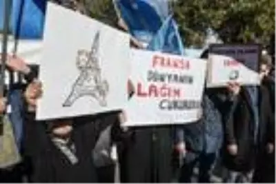 Saraçhane Parkı'nda Fransa protestosu