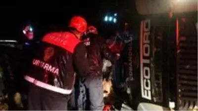 Son dakika haberi: Sivas'ta kamyon yan yattı, araç içerisinde sıkışan sürücü güçlükle kurtarıldı Son dakika haberi: Sivas'ta kamyon yan yattı, araç içerisinde sıkışan sürücü güçlükle kurtarıldı