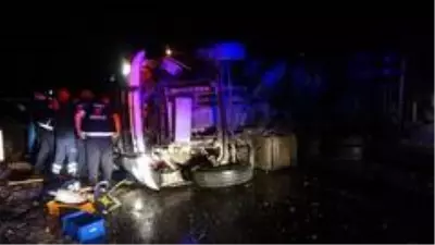 Son dakika haberi: Sivas'ta kamyon yan yattı, araç içerisinde sıkışan sürücü güçlükle kurtarıldı Son dakika haberi: Sivas'ta kamyon yan yattı, araç içerisinde sıkışan sürücü güçlükle kurtarıldı