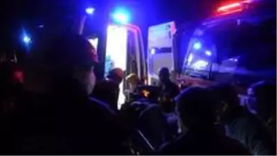 Son dakika haberi: Sivas'ta kamyon yan yattı, araç içerisinde sıkışan sürücü güçlükle kurtarıldı Son dakika haberi: Sivas'ta kamyon yan yattı, araç içerisinde sıkışan sürücü güçlükle kurtarıldı