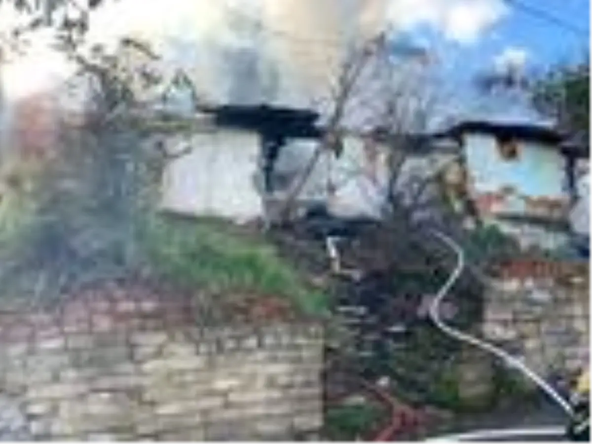 Son dakika haberi! ÜMRANİYE'DE GECEKONDU YANDI