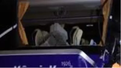 Son dakika... Uşak'ta yolcu otobüsü tırla çarpıştı: 1 ölü, 8 yaralı Son dakika... Uşak'ta yolcu otobüsü tırla çarpıştı: 1 ölü, 8 yaralı