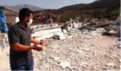 Yangın sırasında belediyenin dozerinin iş yerine zarar verdiği iddiası Yangın sırasında belediyenin dozerinin iş yerine zarar verdiği iddiası