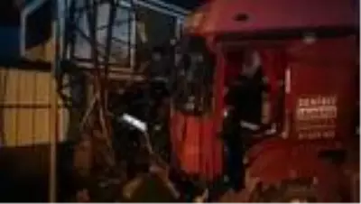 4 aracın karıştığı kazada 2 kişi yaralandı 4 aracın karıştığı kazada 2 kişi yaralandı