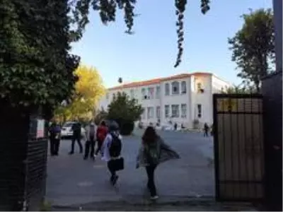 5. ve 9. sınıflar yüz yüze eğitime başladı 5. ve 9. sınıflar yüz yüze eğitime başladı