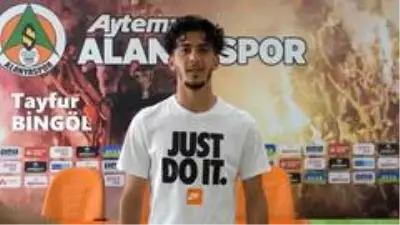 Alanyasporlu futbolculardan lösemili çocuklara destek Alanyasporlu futbolculardan lösemili çocuklara destek