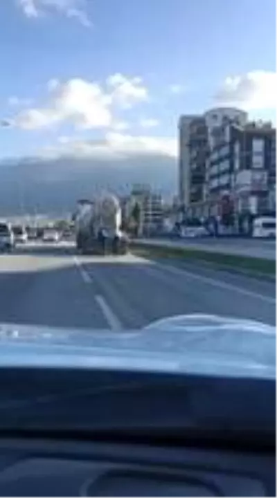 Bisikletli gençler ölüme böyle meydan okudu Bisikletli gençler ölüme böyle meydan okudu