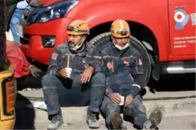 Depremin kahramanları üzüntü ve sevinci bir arada yaşıyor Depremin kahramanları üzüntü ve sevinci bir arada yaşıyor