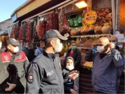 Eminönü'nde turistlere yönelik drone destekli korona virüs denetimi Eminönü'nde turistlere yönelik drone destekli korona virüs denetimi