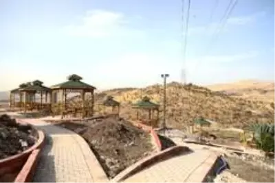 Kartaltepe'nin piknikçi kapasite yeni çardaklarla birlikte arttırıldı Kartaltepe'nin piknikçi kapasite yeni çardaklarla birlikte arttırıldı