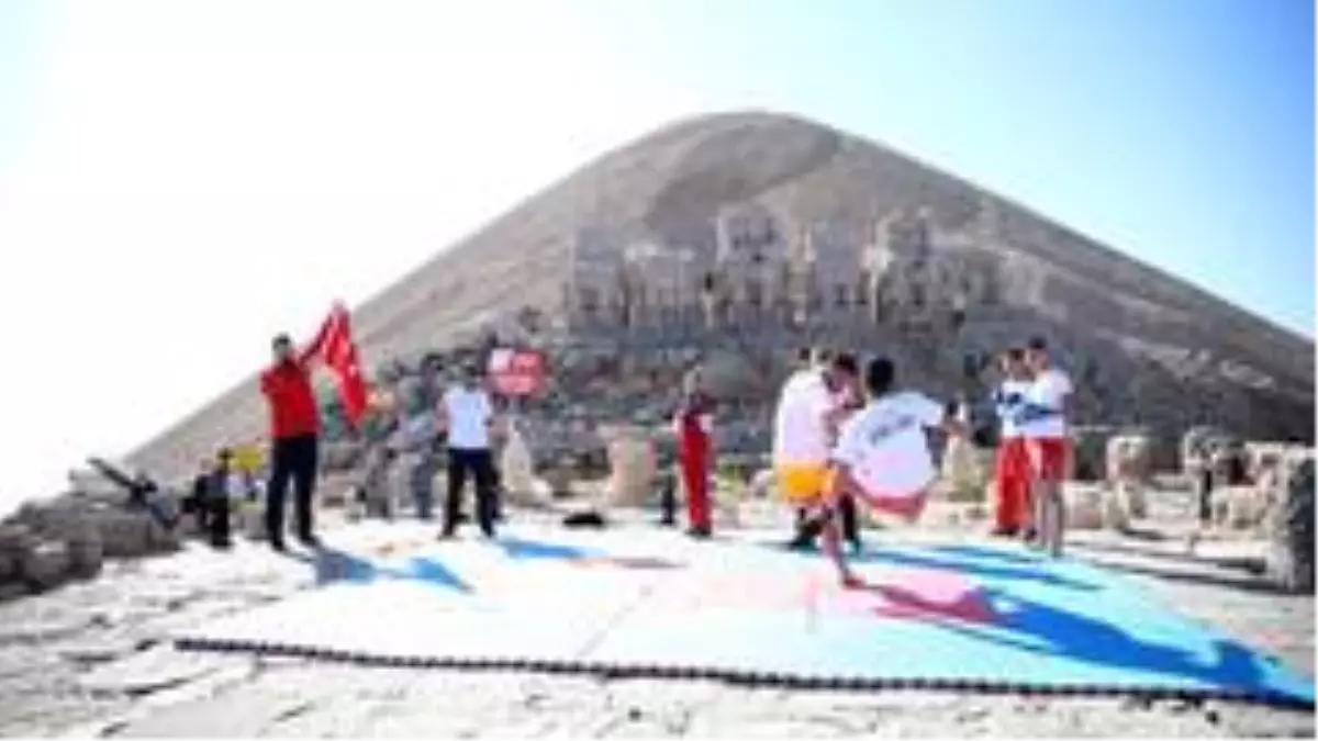 Nemrut'un zirvesinde kick boks gösterisi