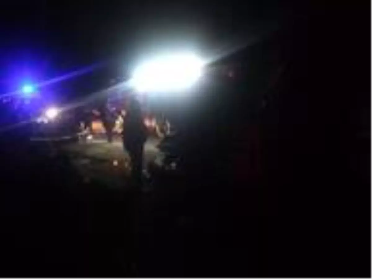 Son dakika haber... Otomobil traktör römorkuna çarptı: 1 ölü, 2 yaralı