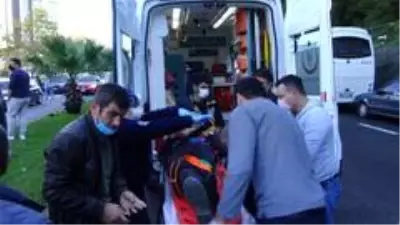 Otomobiliyle çarptığı yaralının başından ayrılmadı