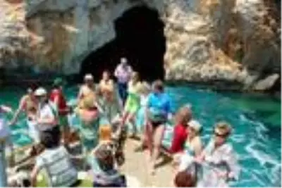 Aşıklar Mağarası turistlerin ilgi odağı Aşıklar Mağarası turistlerin ilgi odağı