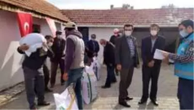 Aslanapa'da çiftçilere 'Macar Fiği tohumu' dağıtıldı Aslanapa'da çiftçilere 'Macar Fiği tohumu' dağıtıldı