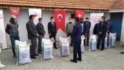Aslanapa'da çiftçilere 'Macar Fiği tohumu' dağıtıldı Aslanapa'da çiftçilere 'Macar Fiği tohumu' dağıtıldı