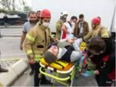Son dakika haber! Beykoz'da kaza; yaralı sürücüyü itfaiye kurtardı Son dakika haber! Beykoz'da kaza; yaralı sürücüyü itfaiye kurtardı