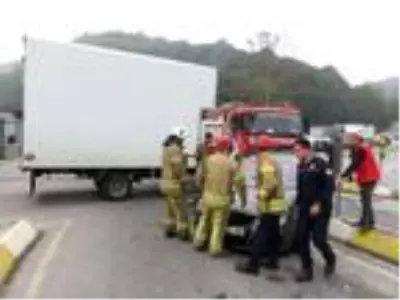 Son dakika haber! Beykoz'da kaza; yaralı sürücüyü itfaiye kurtardı Son dakika haber! Beykoz'da kaza; yaralı sürücüyü itfaiye kurtardı