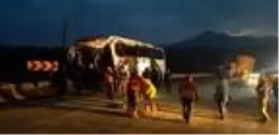Son dakika haber! Bitlis'te yolcu otobüsü ile TIR çarpıştı: 2 ölü, 12 yaralı Son dakika haber! Bitlis'te yolcu otobüsü ile TIR çarpıştı: 2 ölü, 12 yaralı