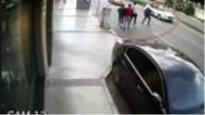 Son dakika haberleri! Depreme tekstil atölyesinde yakalanan çalışanların kaçtığı ve eşyaların sallandığı anlar kamerada Son dakika haberleri! Depreme tekstil atölyesinde yakalanan çalışanların kaçtığı ve eşyaların sallandığı anlar kamerada