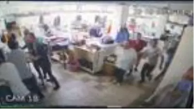 Son dakika haberleri! Depreme tekstil atölyesinde yakalanan çalışanların kaçtığı ve eşyaların sallandığı anlar kamerada Son dakika haberleri! Depreme tekstil atölyesinde yakalanan çalışanların kaçtığı ve eşyaların sallandığı anlar kamerada