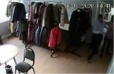 Son dakika haberleri! Depreme tekstil atölyesinde yakalanan çalışanların kaçtığı ve eşyaların sallandığı anlar kamerada Son dakika haberleri! Depreme tekstil atölyesinde yakalanan çalışanların kaçtığı ve eşyaların sallandığı anlar kamerada