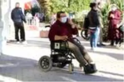Engelli kadının akülü tekerlekli sandalyesinin şarj aleti çalındı Engelli kadının akülü tekerlekli sandalyesinin şarj aleti çalındı