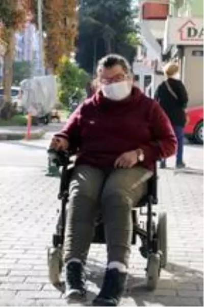 Engelli kadının akülü tekerlekli sandalyesinin şarj aleti çalındı Engelli kadının akülü tekerlekli sandalyesinin şarj aleti çalındı