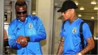 Eski Fenerbahçeli Van der Wiel, panik atak rahatsızlığı yaşadığını duyurdu Eski Fenerbahçeli Van der Wiel, panik atak rahatsızlığı yaşadığını duyurdu