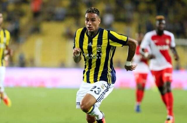 Eski Fenerbahçeli Van der Wiel, panik atak rahatsızlığı yaşadığını duyurdu Eski Fenerbahçeli Van der Wiel, panik atak rahatsızlığı yaşadığını duyurdu