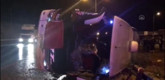Gaziantep te yolcu otobüsü devrildi: 12 yaralı
