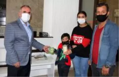İzmir'e iki kardeşten duygulandıran bağış İzmir'e iki kardeşten duygulandıran bağış