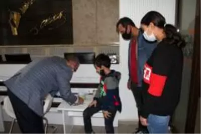 İzmir'e iki kardeşten duygulandıran bağış İzmir'e iki kardeşten duygulandıran bağış