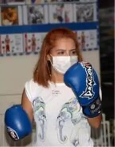 Kadınlar şiddete karşı savunma sporu öğreniyor Kadınlar şiddete karşı savunma sporu öğreniyor