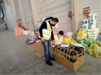 Karacasu Kaymakamlığı'ndan depremzedelere ve kurtarma ekiplerine maske desteği Karacasu Kaymakamlığı'ndan depremzedelere ve kurtarma ekiplerine maske desteği