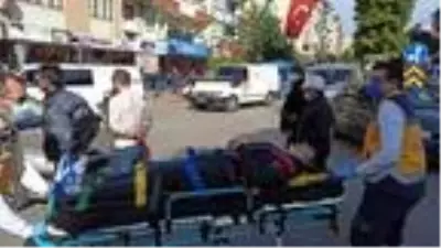 Otomobil ile çarpışan motosikletteki 2 kişi yaralandı Otomobil ile çarpışan motosikletteki 2 kişi yaralandı