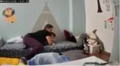 Görüntü İzmir'den! Anne, depreme uykuda yakalanan çocuğunu böyle korudu Görüntü İzmir'den! Anne, depreme uykuda yakalanan çocuğunu böyle korudu
