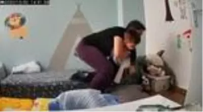 Görüntüler İzmir depreminden! Depreme uykuda yakalanan çocuğunun üzerine kapandı Görüntüler İzmir depreminden! Depreme uykuda yakalanan çocuğunun üzerine kapandı